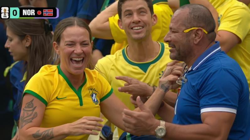 Carol Dantas com família de Neymar