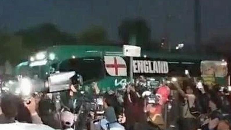 Chegada da Inglaterra ao hotel no México antes de jogo contra a Copa do Mundo