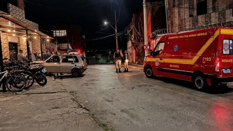 Segundo relatos de testemunhas, o condutor do veículo, um homem de 41 anos, perdeu o controle da direção e invadiu o espaço reservado às mesas da pizzaria