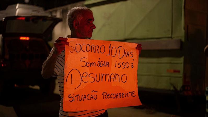 Moradores do Palmital fazem protesto por falta de água