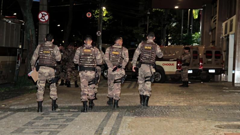 Dupla foi baleada por militares do Batalhão de Choque durante perseguição no Heliópolis, em BH
