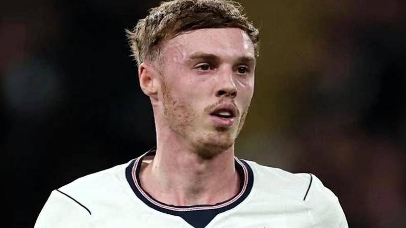 Cole Palmer em ação durante amistoso entre Inglaterra e Japão