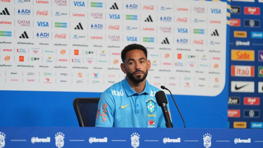 Matheus Cunha durante coletiva de imprensa da seleção brasileira nos EUA