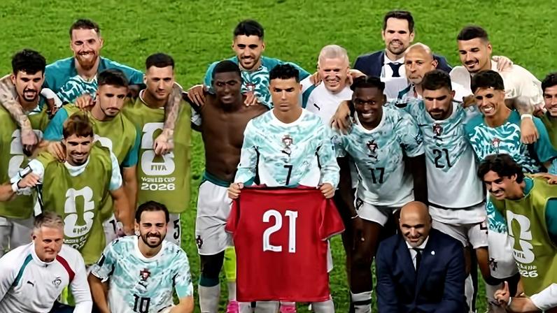 Cristiano Ronaldo exibe camisa de Diogo Jota após Portugal 2 x 1 Croácia