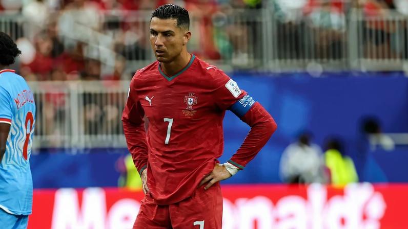 Cristiano Ronaldo durante treino da seleção portuguesa