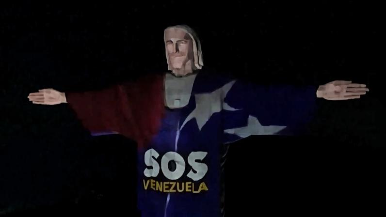 Cristo Redentor é iluminado em homenagem às vítimas na Venezuela