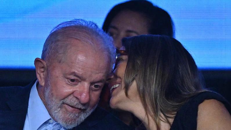 Segundo dados divulgados pelo Poder 360, Janja viajou ao exterior mais vezes que Lula, desde o início da gestão federal. EFE/Andre Borges (Foto: EFE)