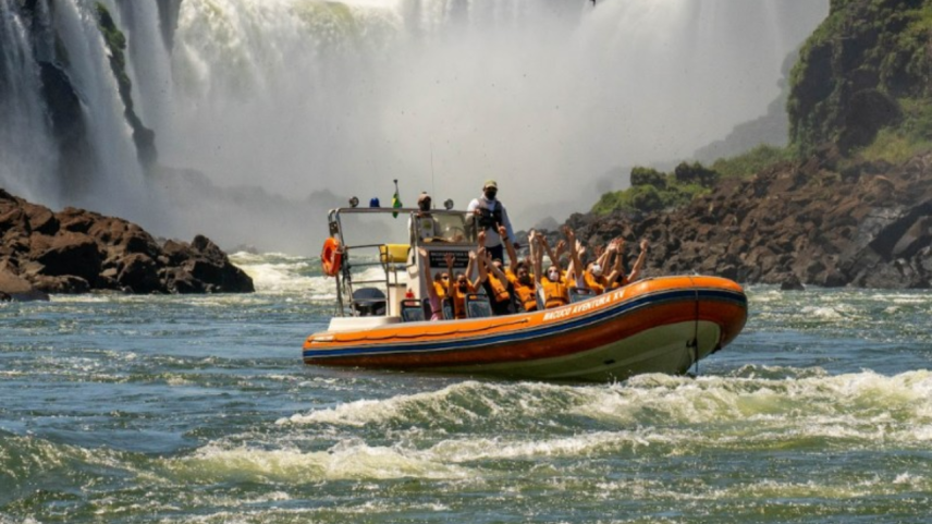 Turista holandês morre após barco virar em passeio nas Cataratas do Iguaçu