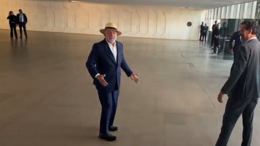 Lula ironiza pergunta sobre Milei: “Quem é esse cara?”