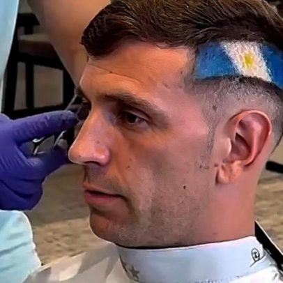 Dibu Martínez repete tradição e exibe bandeira argentina raspada no cabelo