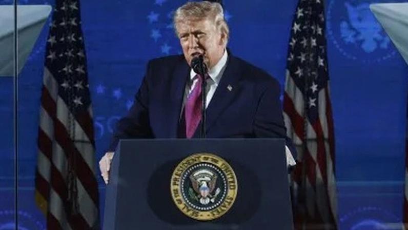 Presidente dos EUA, Donald Trump, discursa durante um comício no Memorial Nacional do Monte Rushmore, em 3 de julho de 2026, em Keystone, Dakota do Sul