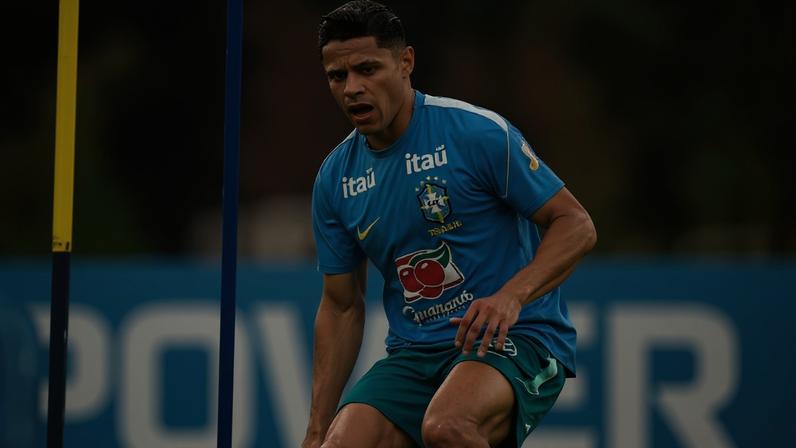 Douglas Santos, lateral-esquerdo da seleção brasileira