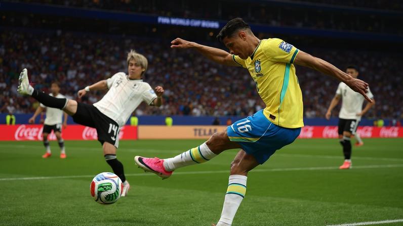 Douglas Santos na Seleção Brasileira