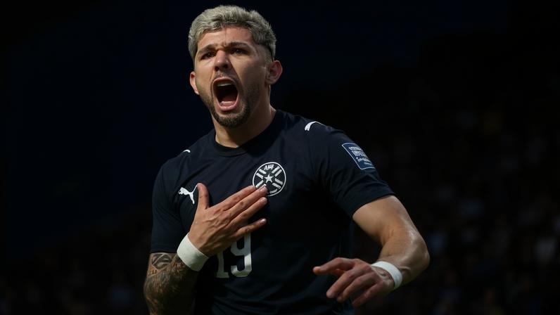 Enciso comemora gol do Paraguai contra a Alemanha na segunda fase da Copa do Mundo
