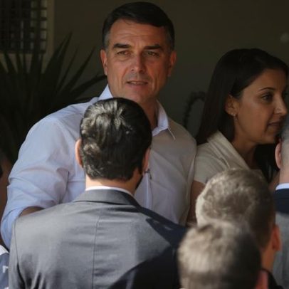 Flávio almoça com 'damas de ferro' após encontro com mulheres