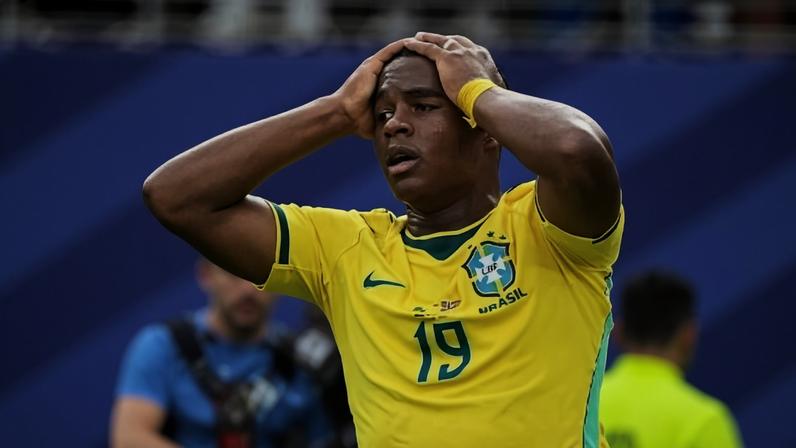 Endrick se desespera após gol perdido pelo Brasil contra a Noruega