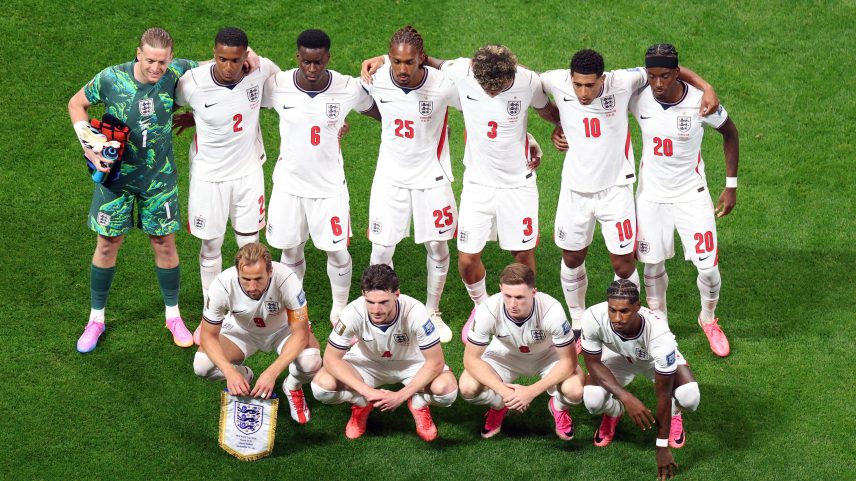 Seleção da Inglaterra antes de jogo contra a RD do Congo, pela segunda fase da Copa — Foto: REUTERS/Siphiwe Sibeko