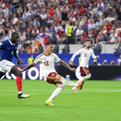 Espanha derruba a França e volta à decisão da Copa após 16 anos