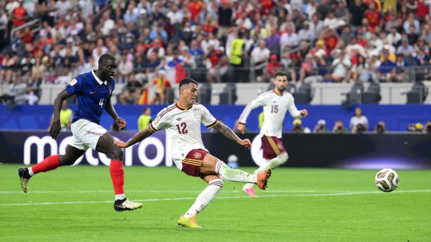 Espanha derruba a França e volta à decisão da Copa após 16 anos