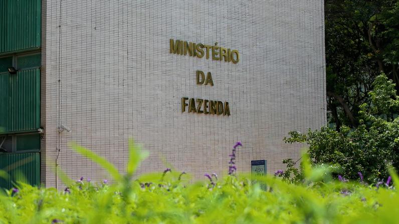 Imagem colorida da fachada do Ministério da Fazenda