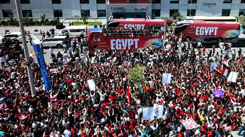Jogadores do Egito são recebidos com festa após campanha histórica na Copa