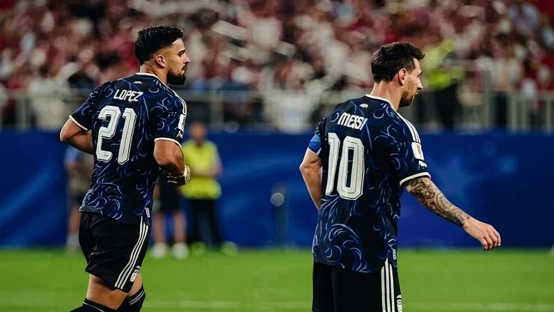 Flaco López atuou durante oito minutos ao lado de Messi no último jogo da Argentina