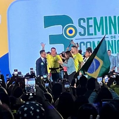 Flávio Bolsonaro diz que vai aos EUA defender o PIX