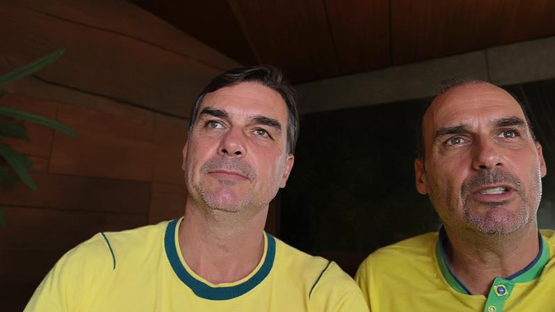 Flavio e Eduardo Bolsonaro live
