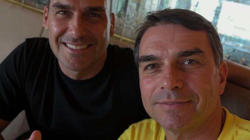 Eduardo e Flávio atribuem culpa ao PT pela eliminação do Brasil na Copa