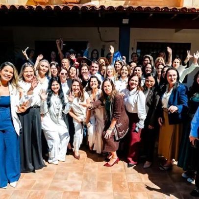 Mulheres que acudiram Flávio Bolsonaro após crise com Michelle
