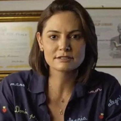 Flávio Bolsonaro pede apoio de Michelle Bolsonaro em vídeo e ela curte