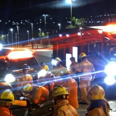 Carro bate em mureta na BR-020, quatro horas após acidente fatal