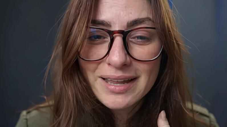 Professora denunciou lâmina de vidro em copo em escola de São José dos Campos.
