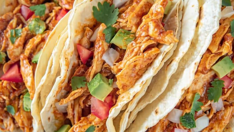 Tacos de frango desfiado