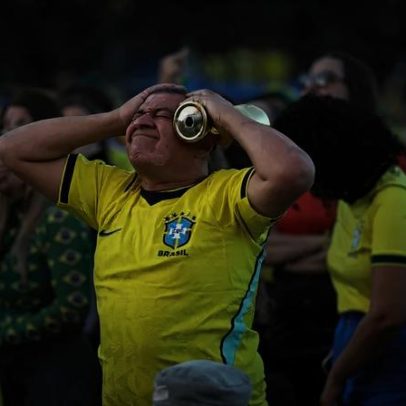 Eliminação do Brasil na Copa gera críticas e memes nas redes