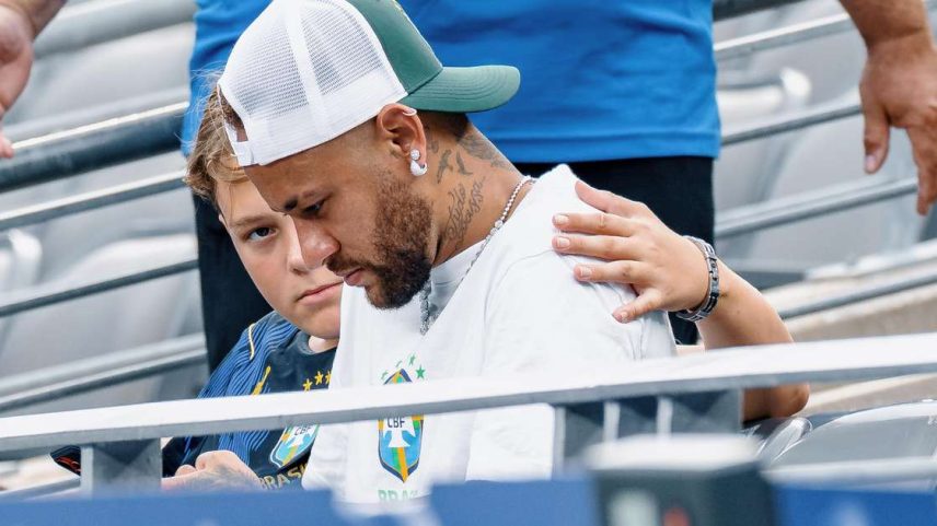 Neymar é consolado por Davi Lucca