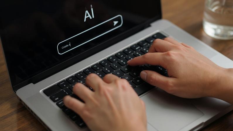 A maioria das empresas que está adotando IA comete um erro previsível: parte do que já faz e pergunta onde a tecnologia pode ajudar