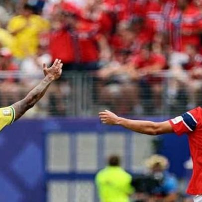 Haaland vence duelo com Gabriel Magalhães e decide pela Noruega