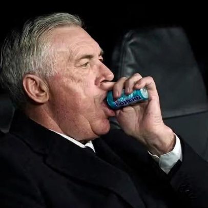 Mascar chiclete ajuda a controlar desejo de fumar, aponta Carlo Ancelotti