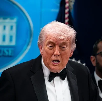 Editorial do El País critica a ganância de Trump