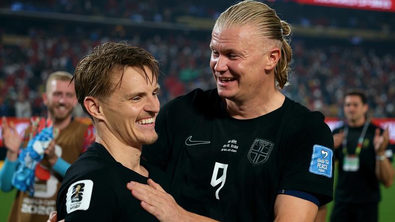 Odegaard e Haaland — Foto: Patrick Smith - FIFA/FIFA via Getty Images