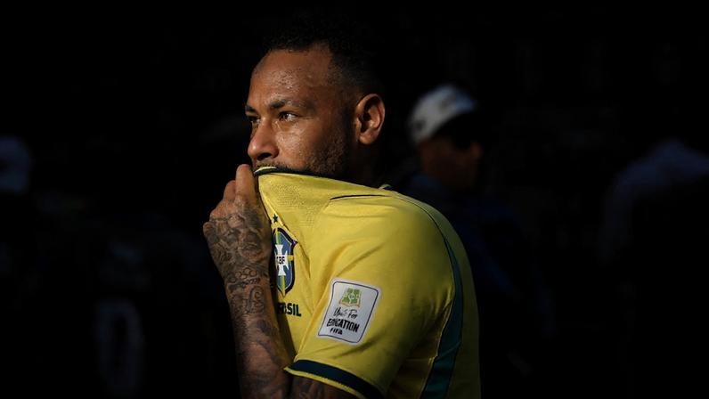 Neymar chora após a eliminação do Brasil