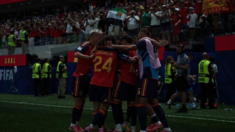 Espanha comemora gol contra a Áustria