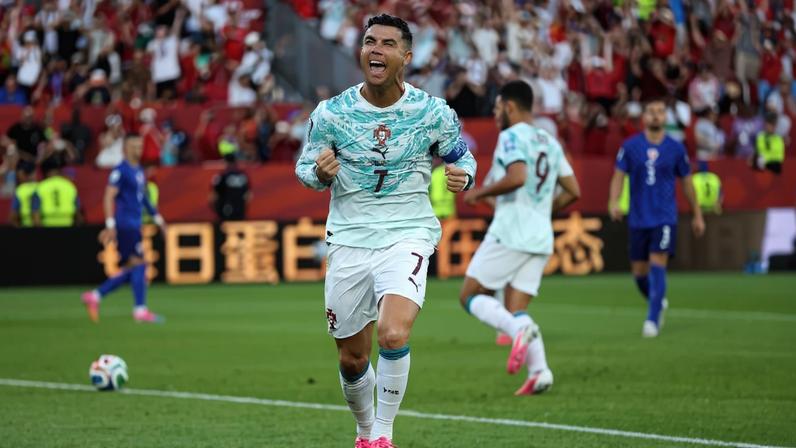 Cristiano Ronaldo comemora gol diante da Croácia