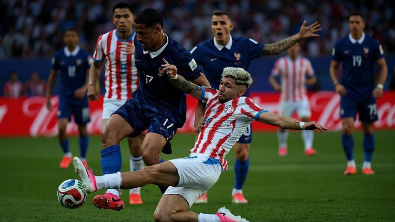 França e Paraguai vão se enfrentando pelas oitavas de final — Foto: Patrick Smith - FIFA/FIFA via Getty Images