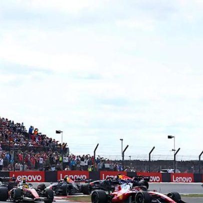 Ferrari lidera GP da Grã-Bretanha na largada; Albon é punido