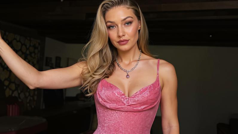Gigi Hadid veste Wiederhoeft para o casamento de Taylor Swift e Travis Kelce — Foto: Instagram
