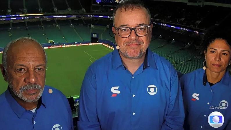 O narrador Everaldo Marques entre os comentaristas Júnior e Cristiane, na Globo: audiência alta, mas longe do Mundial de 2022