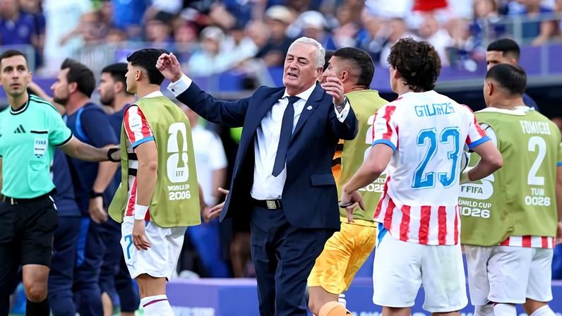 Gustavo Alfaro pediu tempo para pensar se continua a frente da seleção paraguaia