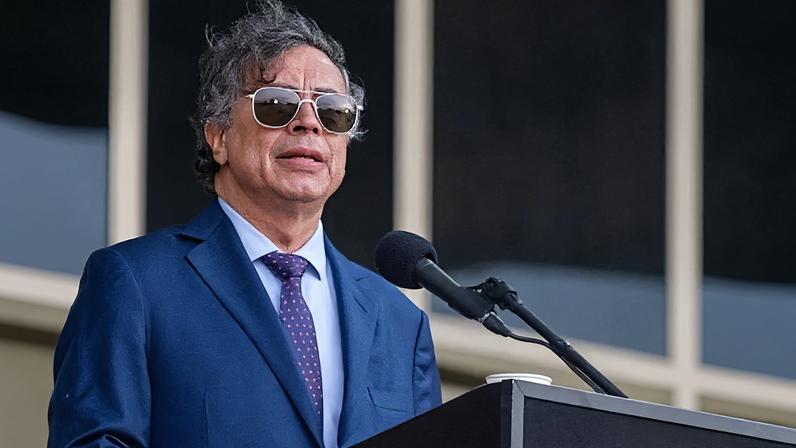 Petro antecipa despedida do governo colombiano para 20 de julho